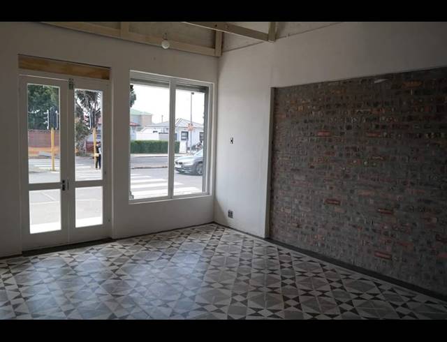 48M² RETAIL RENTED IN PAARDEN EILAND